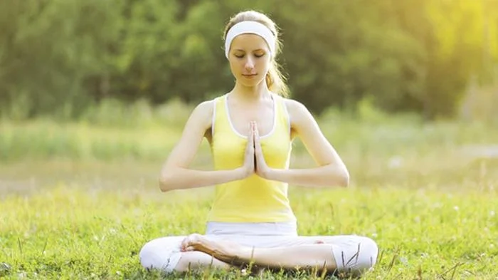 Gerakan yoga rebahan