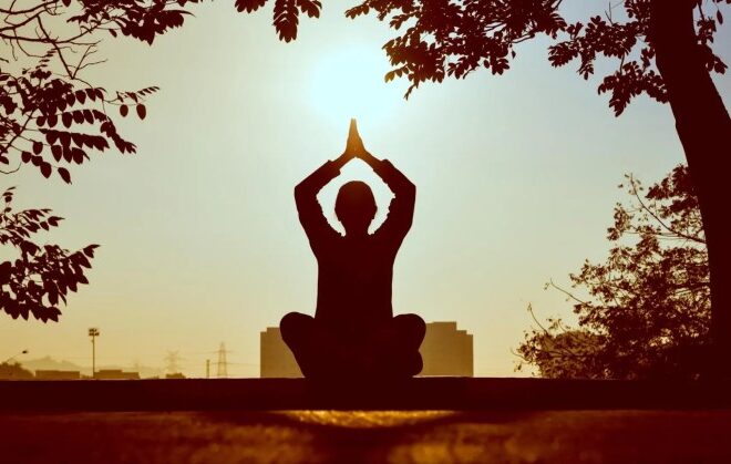 Manfaat Yoga untuk Kesehatan: Tubuh, Pikira...