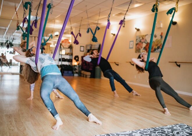 Aerial Yoga: Terbang Bebas dengan Hamparan ...